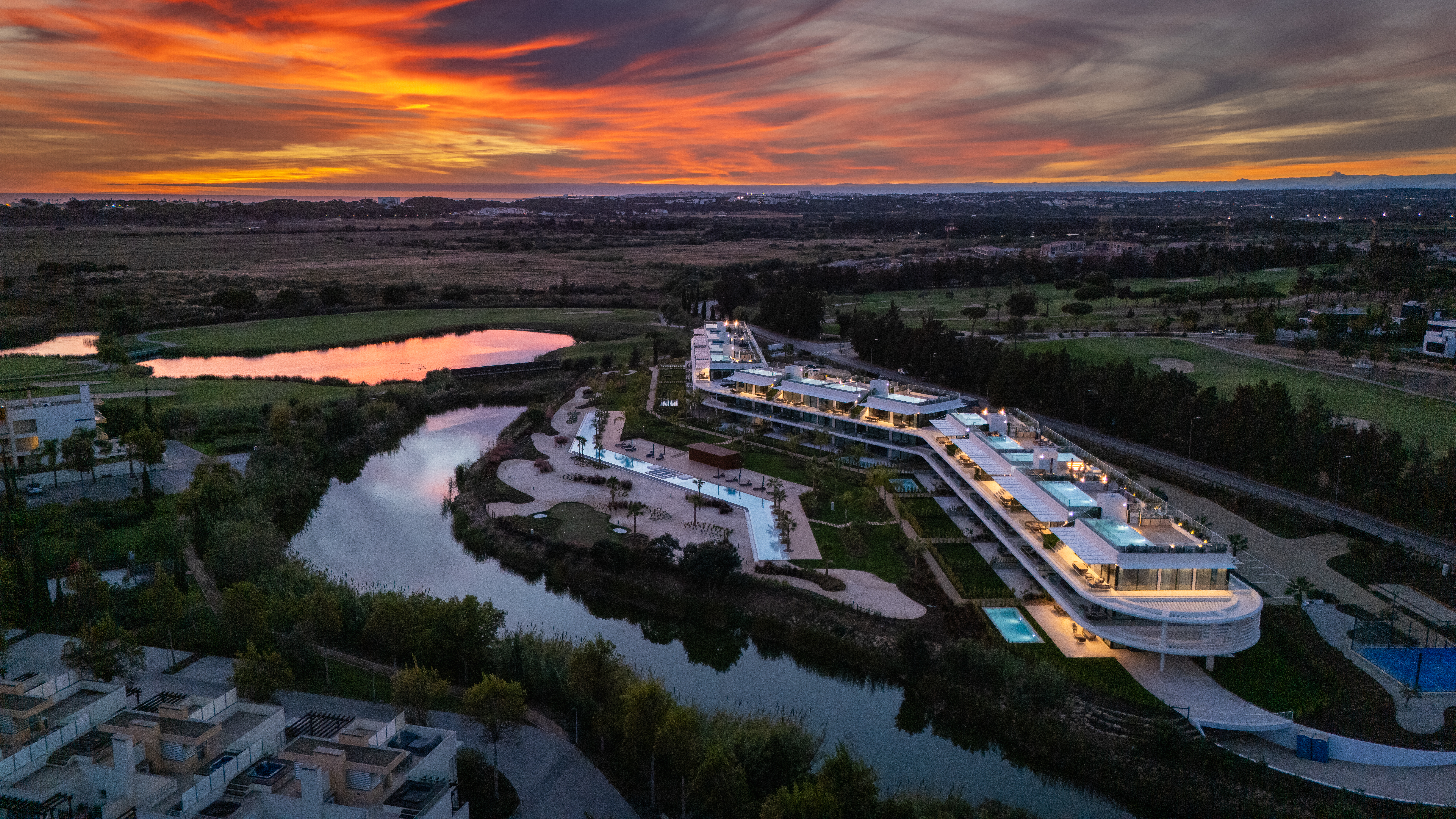 3 Bedroom contemporary penthouse for sale in Vilamoura with golf and ocean views