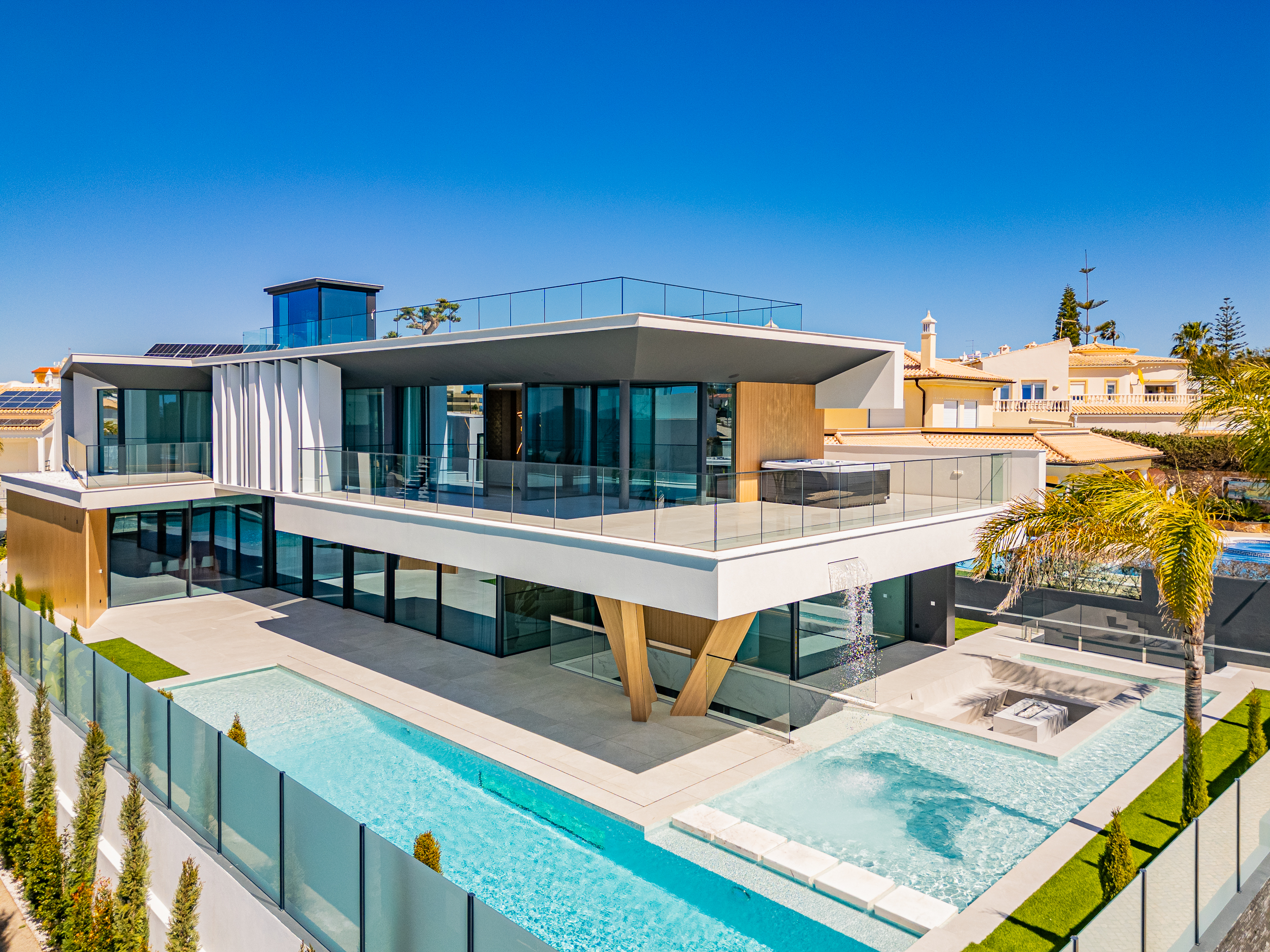Buy Brand new 5 bedroom villa on Gale beach near Albufeira with sea views