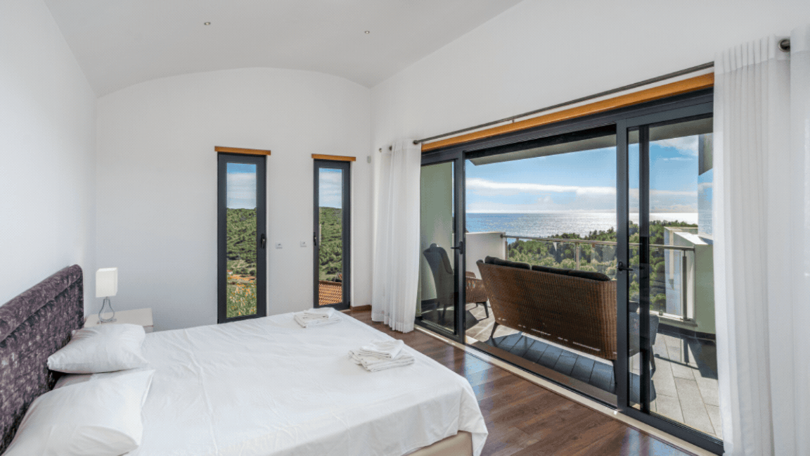 3+2 bedroom Modern villa with stunning sea views for sale near Burgau, Algarve