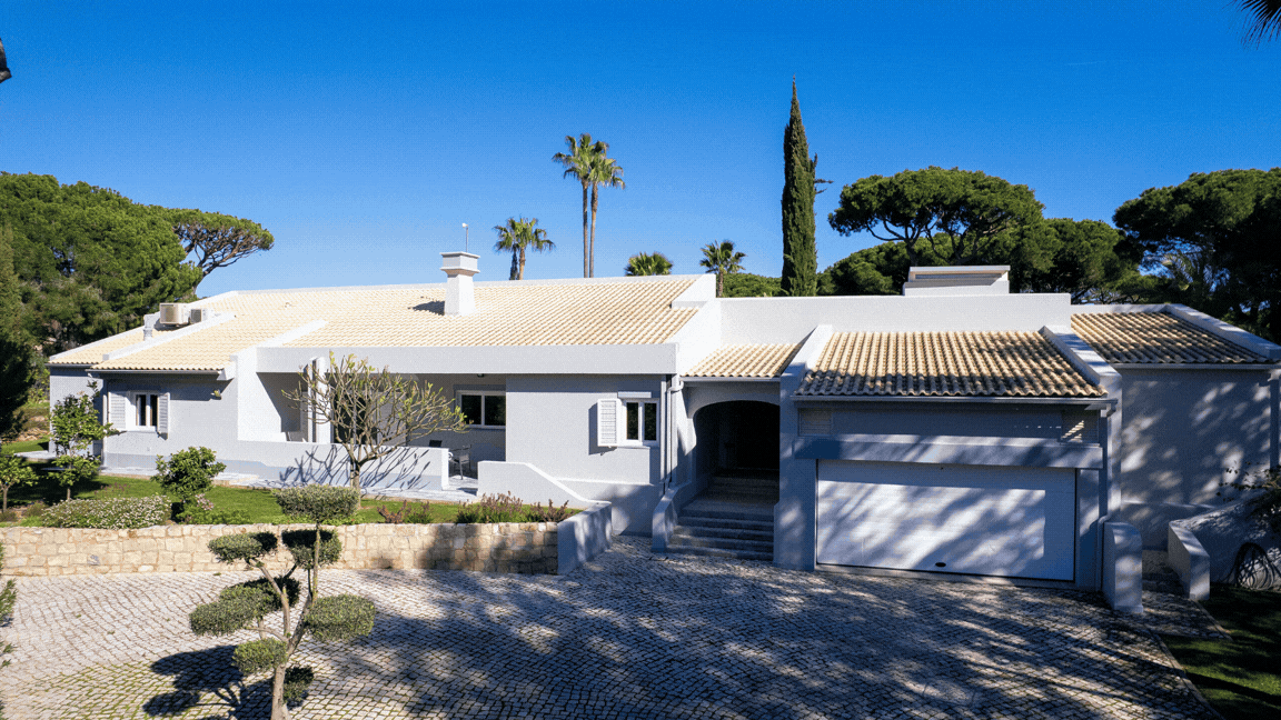 Buy a 4+1 Bedroom Luxury Villa in Vilamoura’s Prestigious Old Course Area, Central Algarve