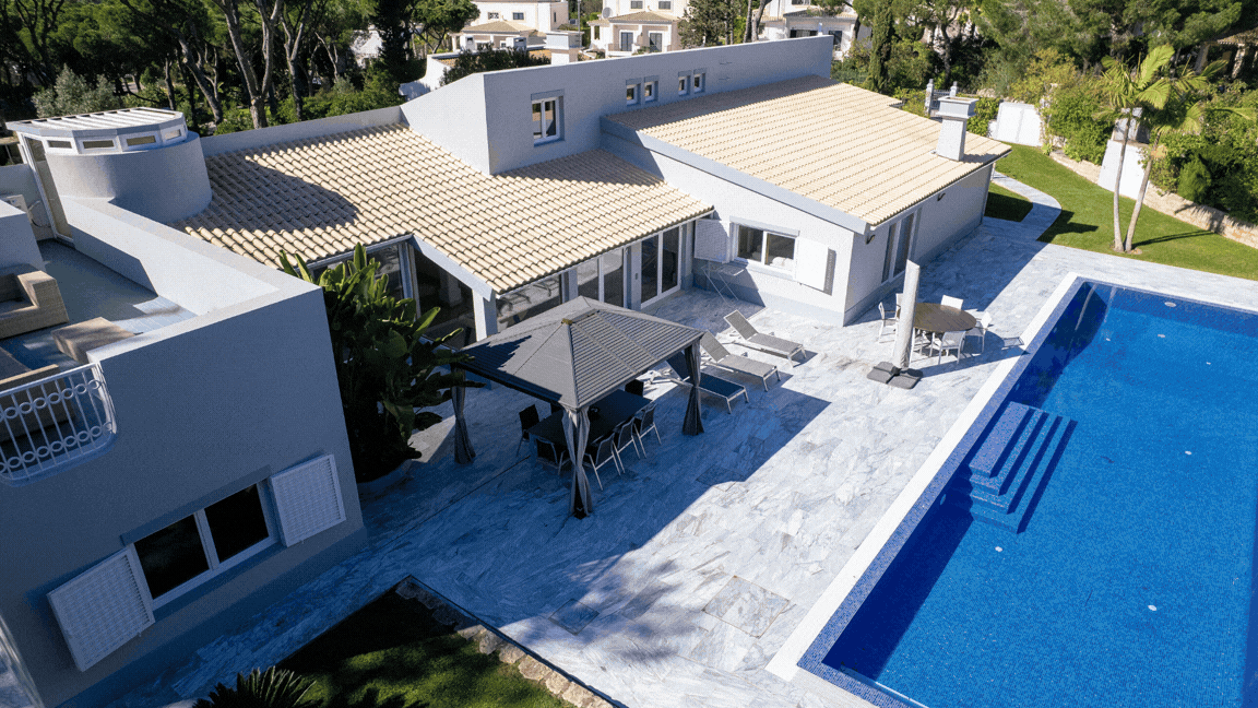Buy a 4+1 Bedroom Luxury Villa in Vilamoura’s Prestigious Old Course Area, Central Algarve