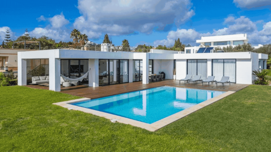 Elegant 5 Bedroom Villa with Exceptional Views & Direct Palmares Golf Access, for sale Algarve