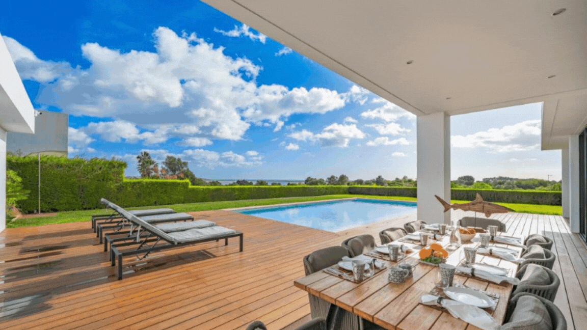 Elegant 5 Bedroom Villa with Exceptional Views & Direct Palmares Golf Access, for sale Algarve
