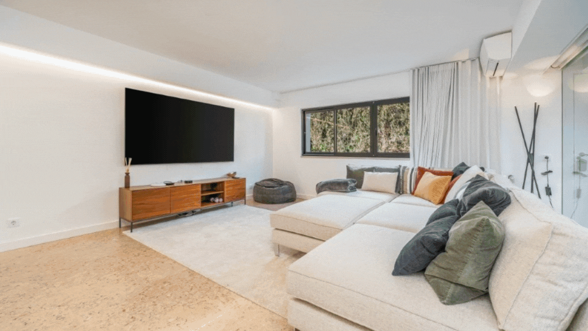 Elegant 5 Bedroom Villa with Exceptional Views & Direct Palmares Golf Access, for sale Algarve