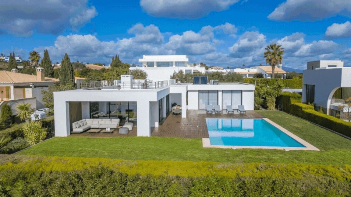 Elegant 5 Bedroom Villa with Exceptional Views & Direct Palmares Golf Access, for sale Algarve